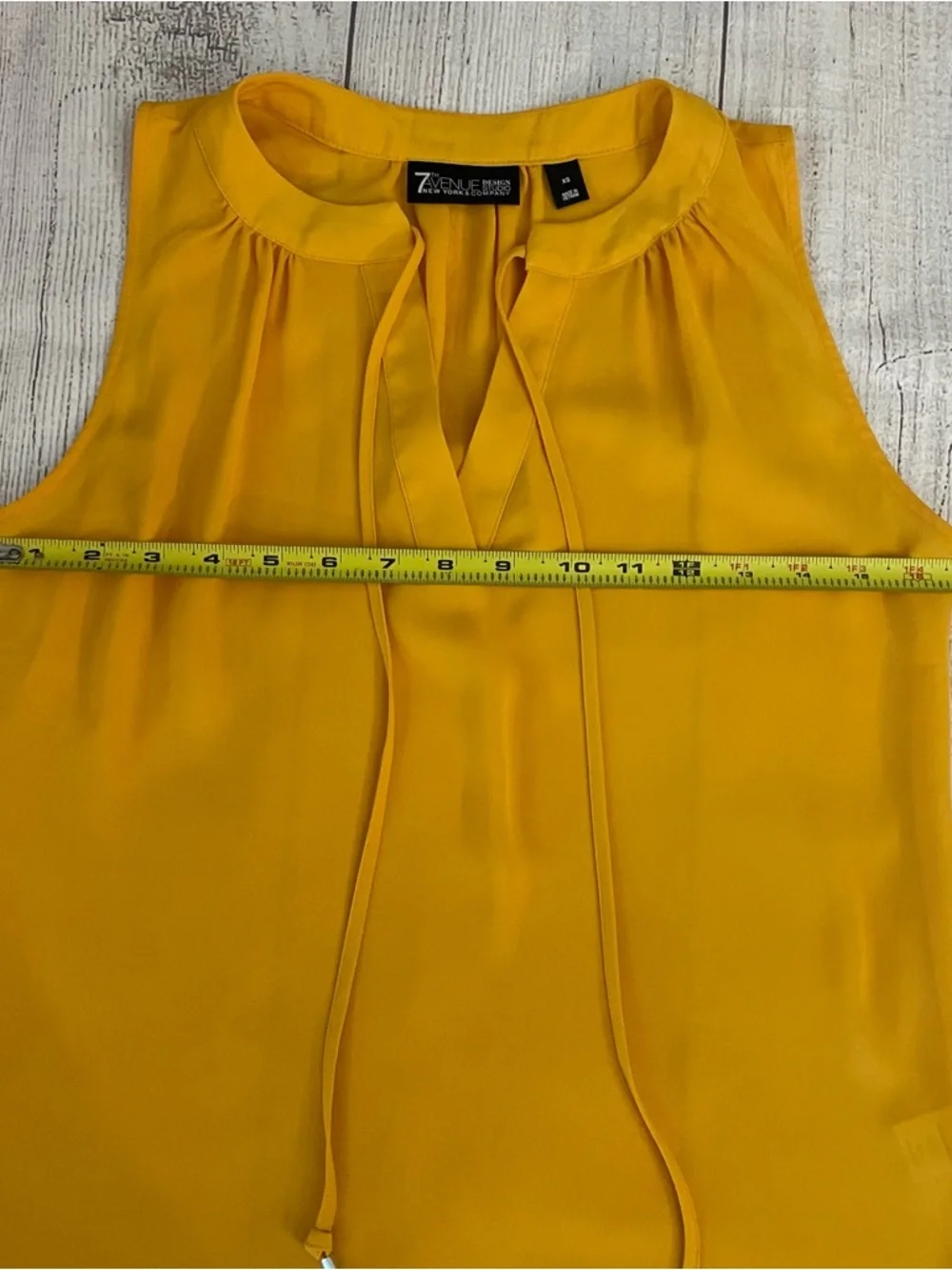 New York & Company Women’s Yellow Sleeveless Tie-Neck Top Blouse Size XS - Picture 3 of 7